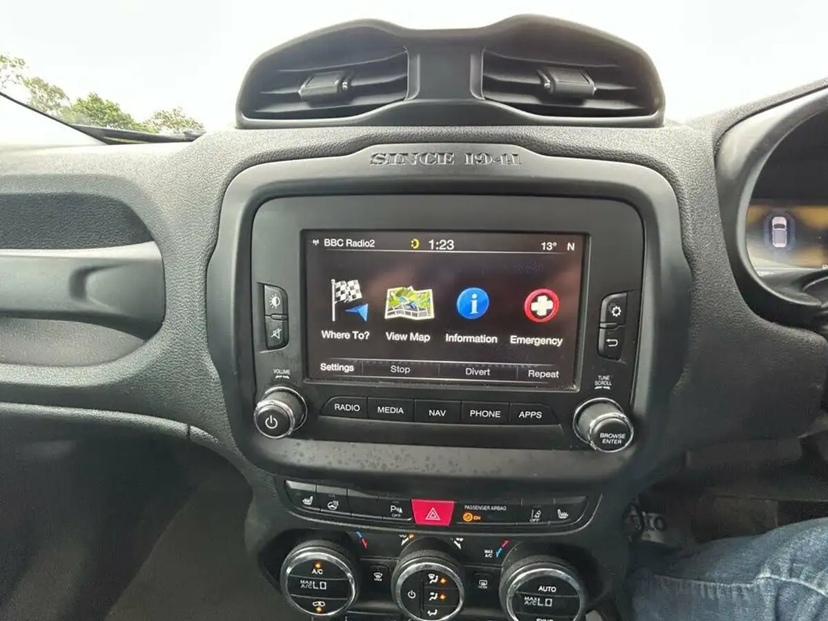 2016-jeep-renegade-20multijet-ii-limited-ss-big-41