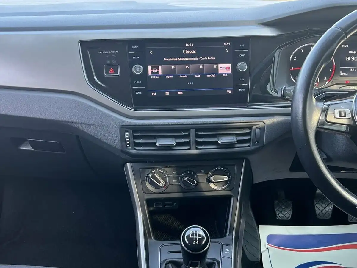 2018-volkswagen-polo-10-tsi-se-big-30