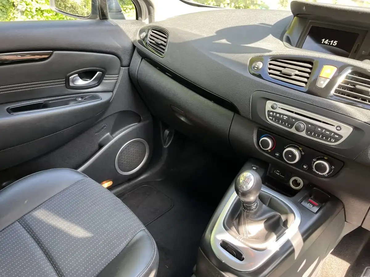 2011-renault-grand-scenic-19td-dynamique-tom-tom-big-12
