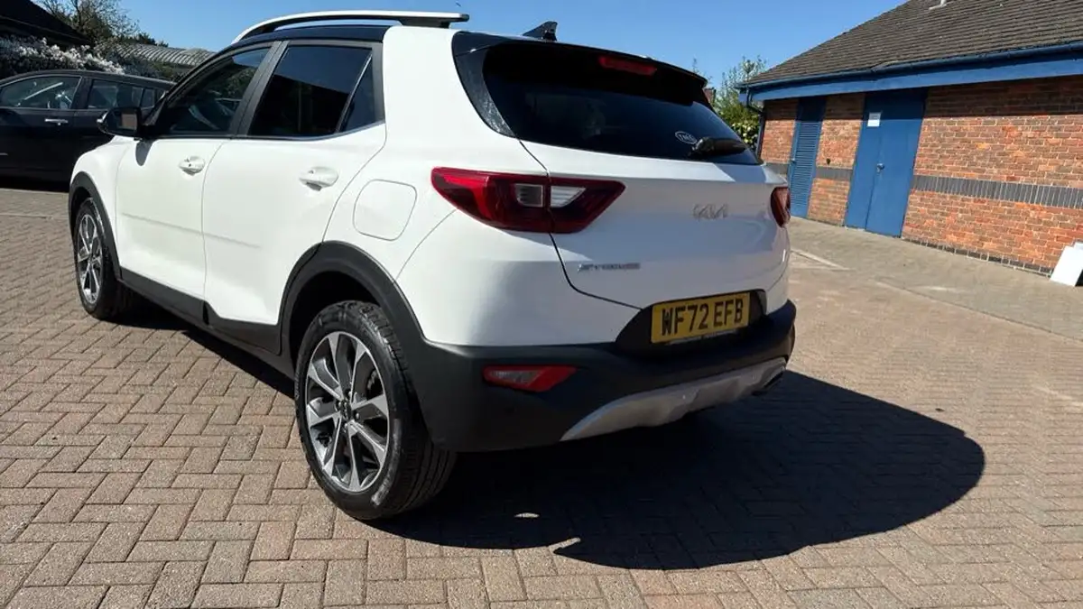 2022-kia-stonic-10-t-gdi-connect-big-26