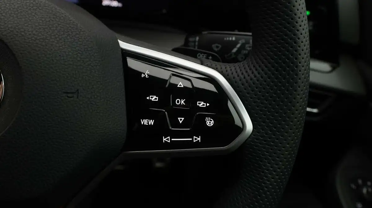 2021-volkswagen-golf-20-tsi-gti-dsg-big-26