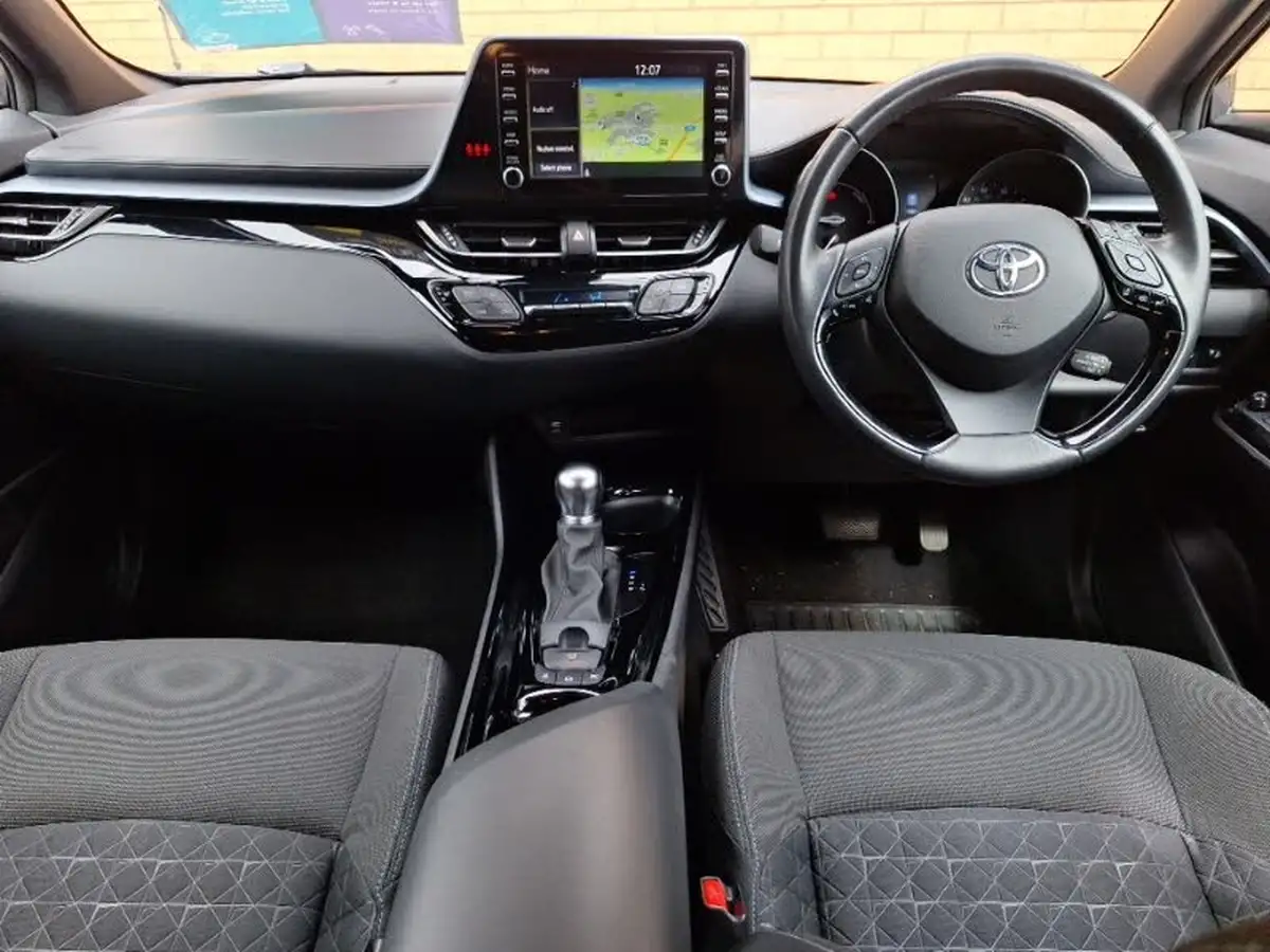 2021-toyota-c-hr-20-vvt-i-design-big-2