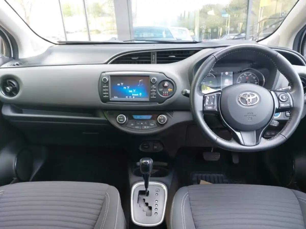 2020-toyota-yaris-15-vvt-i-icon-98bhp-hybrid-1497cc-e-cvt-big-2