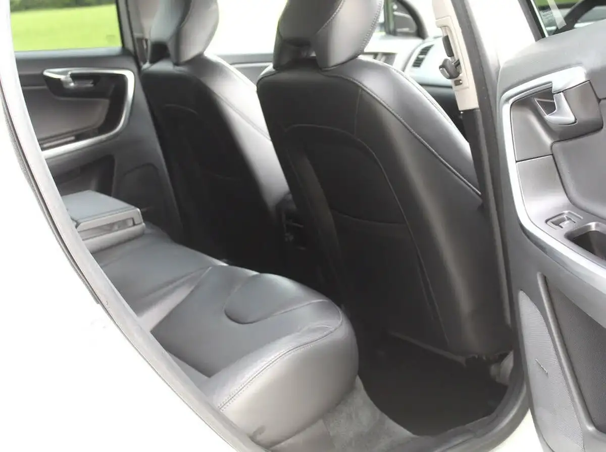 2015-volvo-xc60-big-4