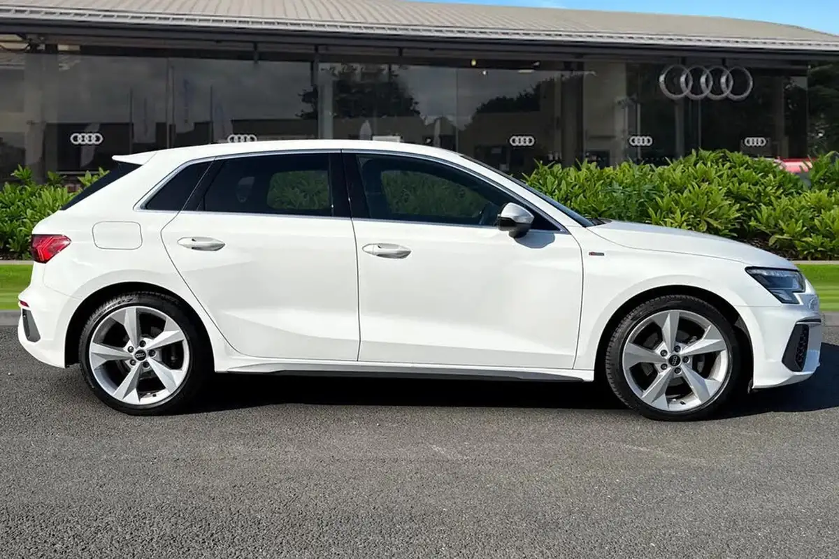 2022-audi-a3-15-35-tfsi-s-line-sportback-5d-big-2
