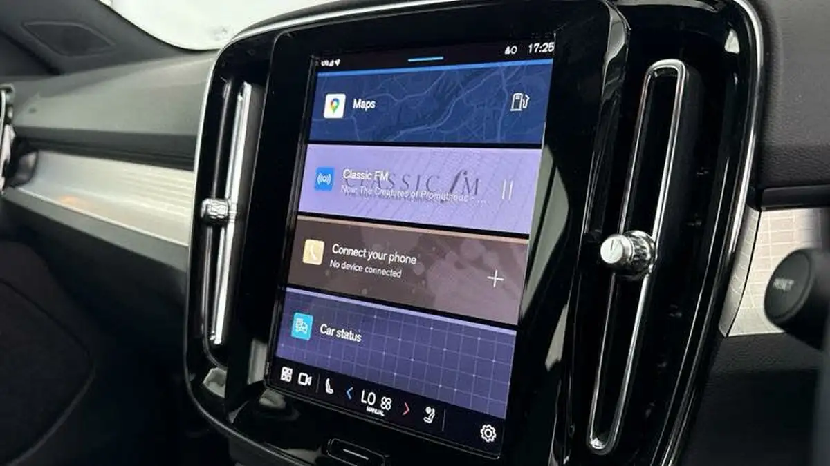 2024-volvo-xc40-20-b3-plus-big-17