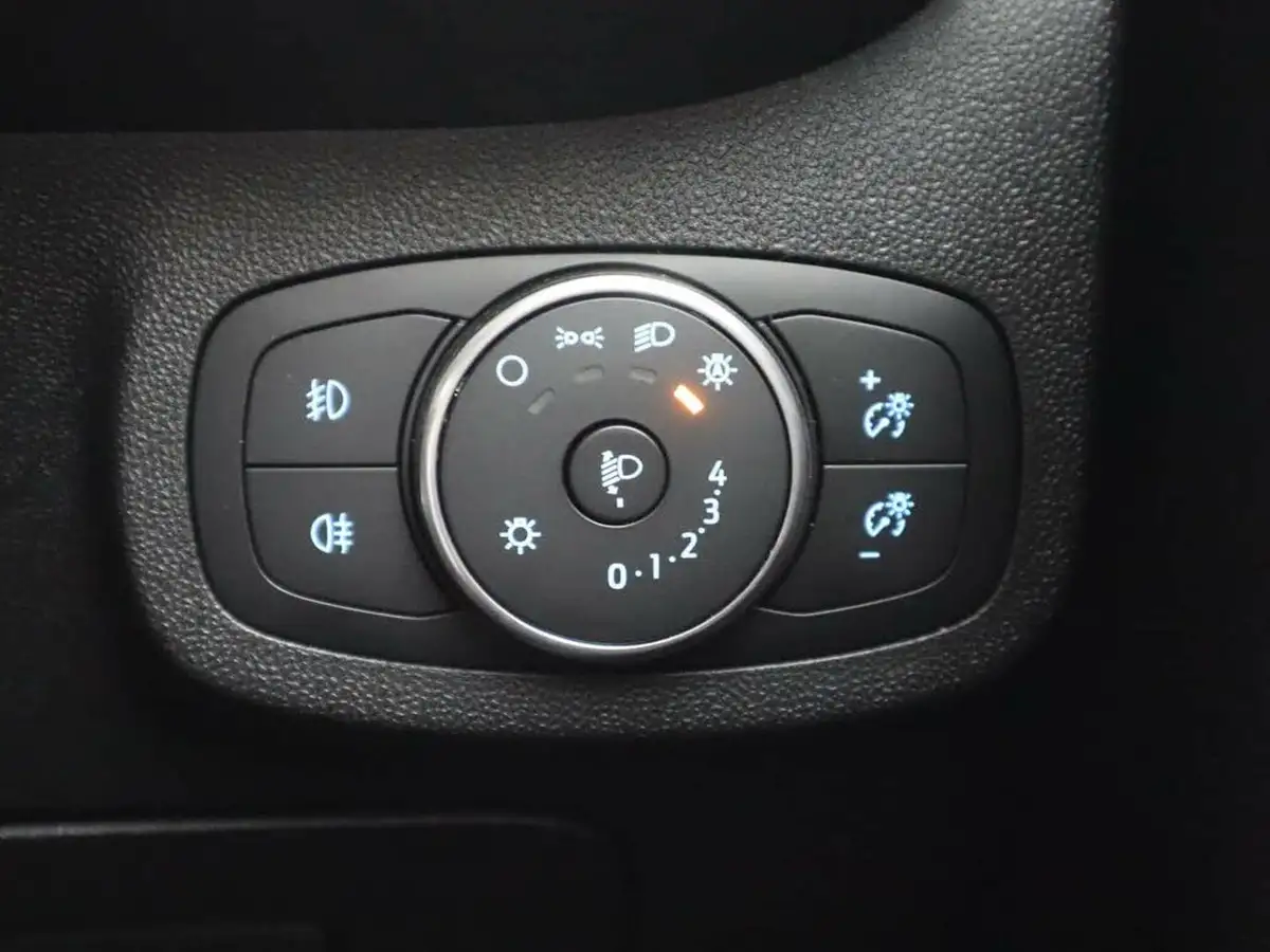 2019-ford-fiesta-10t-zetec-5d-big-24