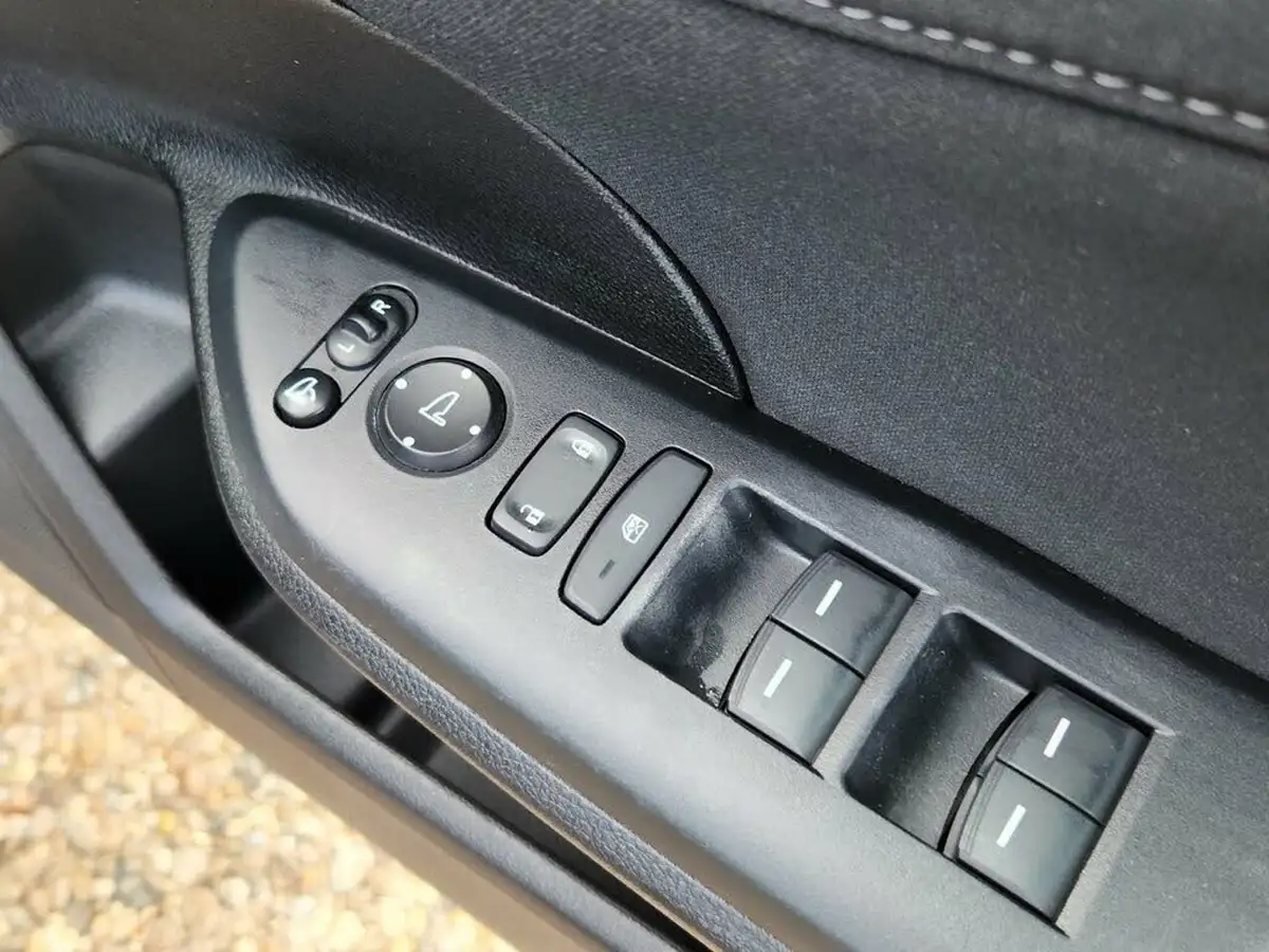 2017-honda-civic-10-vtec-turbo-sr-cvt-big-15