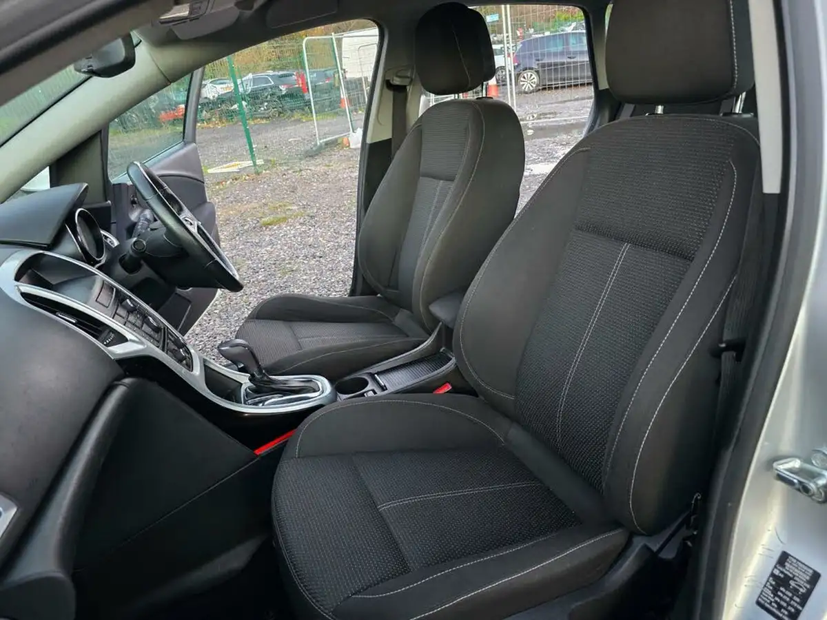 2010-vauxhall-astra-16-sri-16v-vvt-115ps-hatchback-5d-auto-big-37