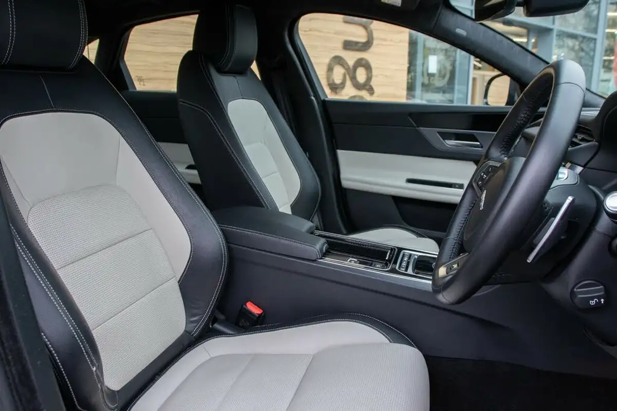 2020-jaguar-xf-20td-r-sport-180ps-saloon-4d-auto-big-32
