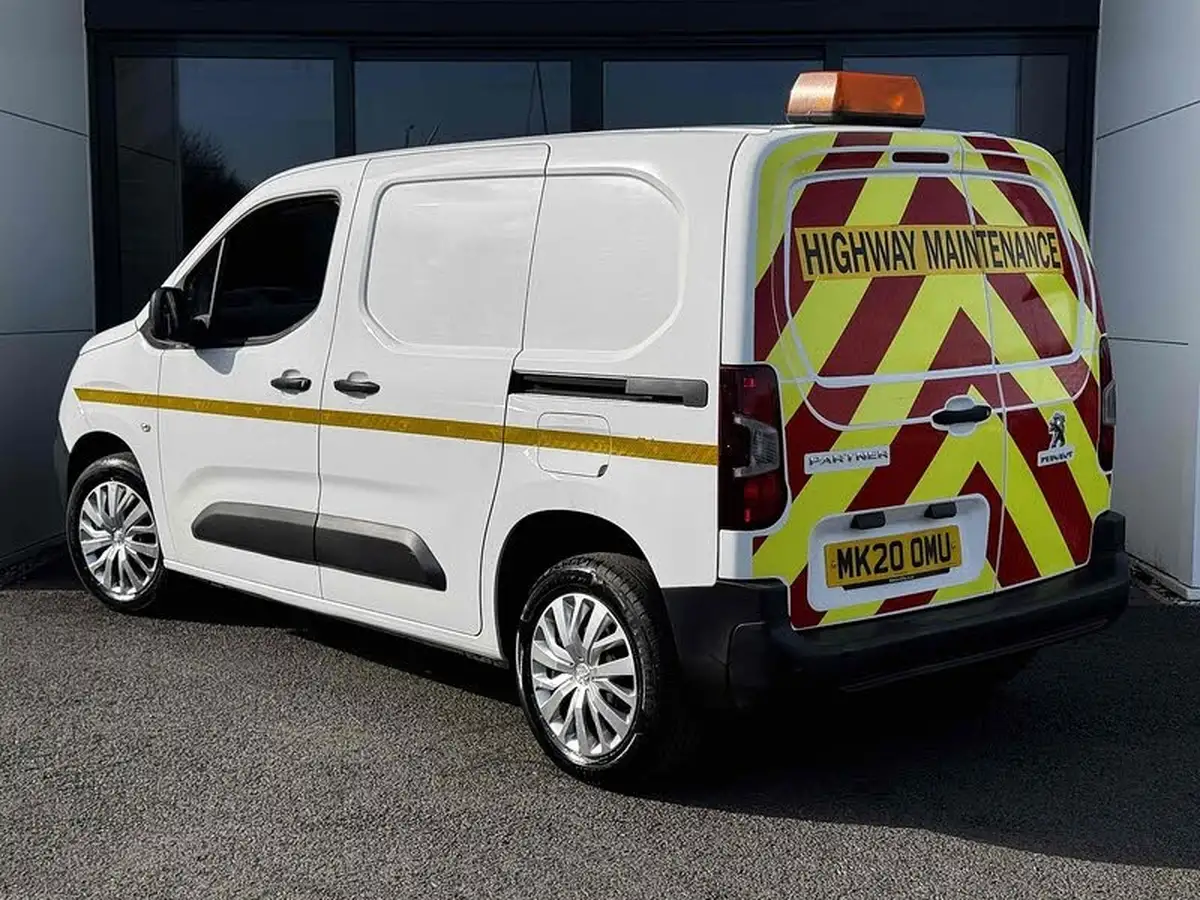 2020-peugeot-partner-15-bluehdi-1000-professional-100ps-eu6dt-panel-big-1