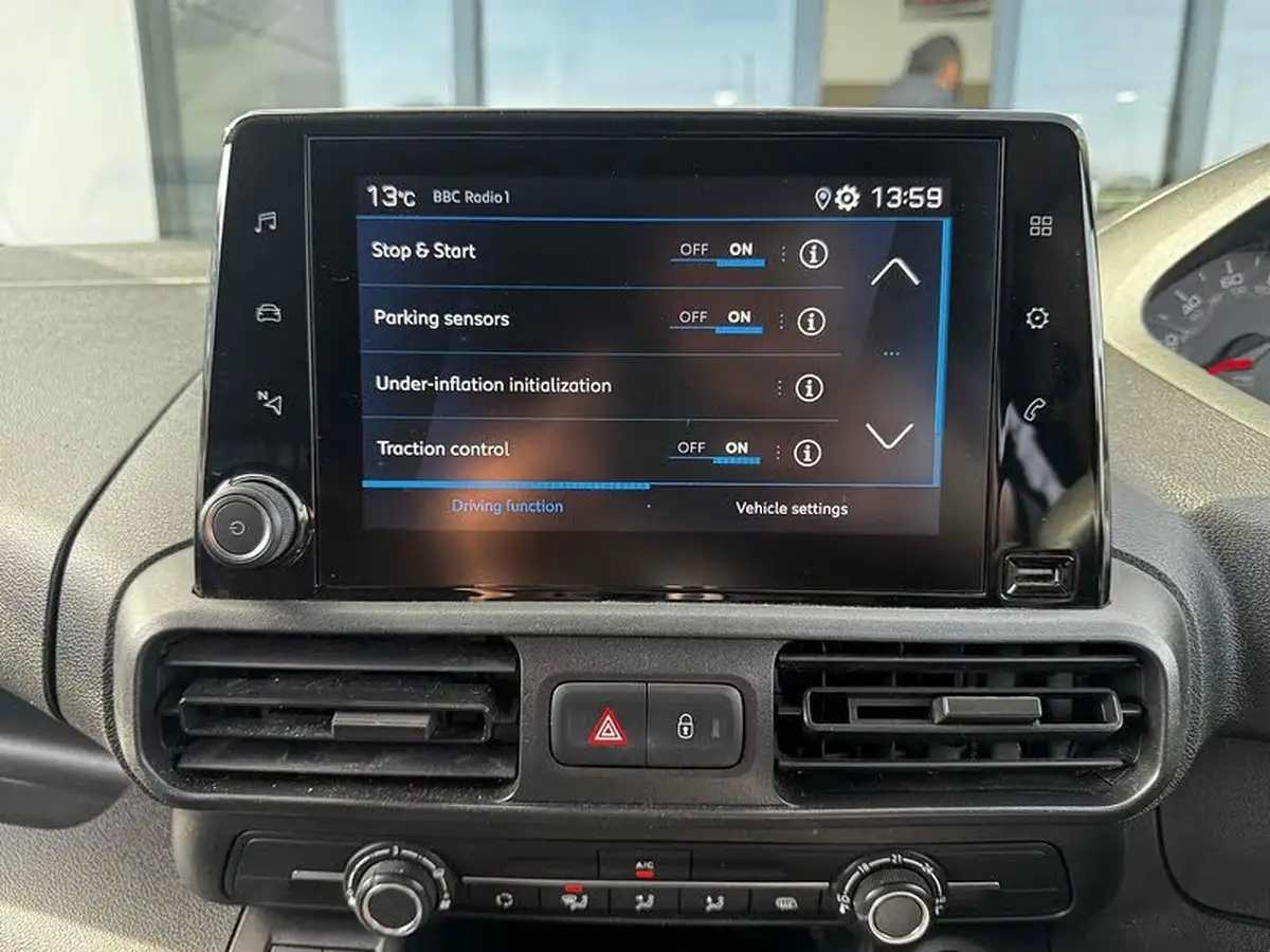 2020-peugeot-partner-15-bluehdi-1000-professional-100ps-eu6dt-panel-big-26