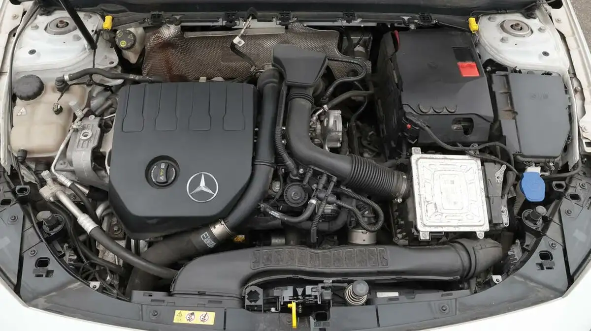 2020-mercedes-benz-a-class-13-a200-amg-line-hatchback-5d-big-19