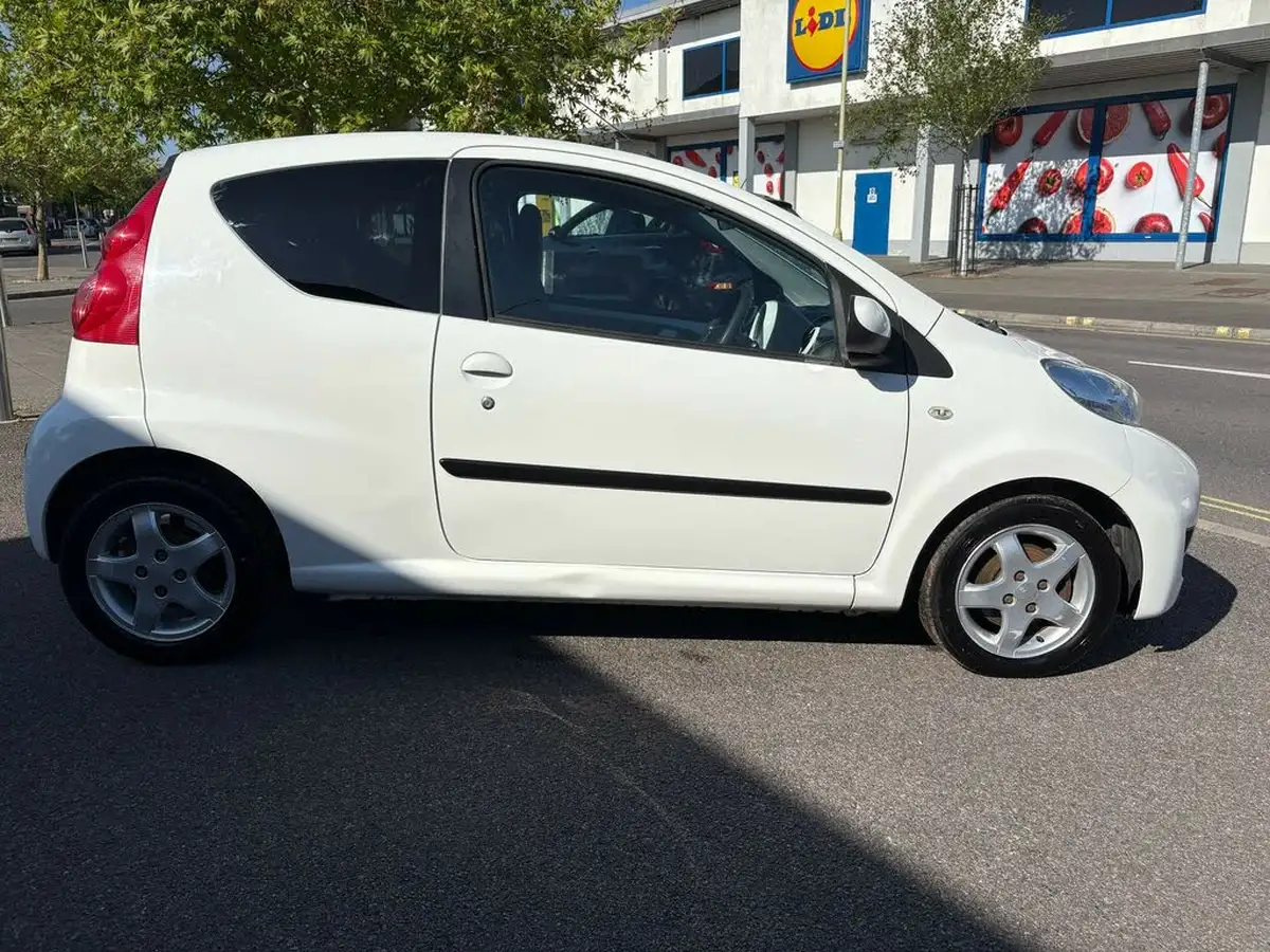 2011-peugeot-107-10-sportium-3d-big-5