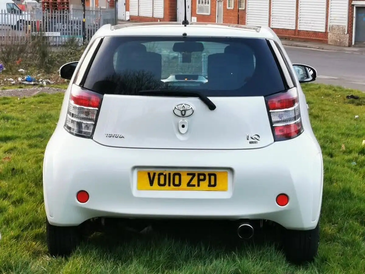 2010-toyota-iq-10-2-multidrive-big-7