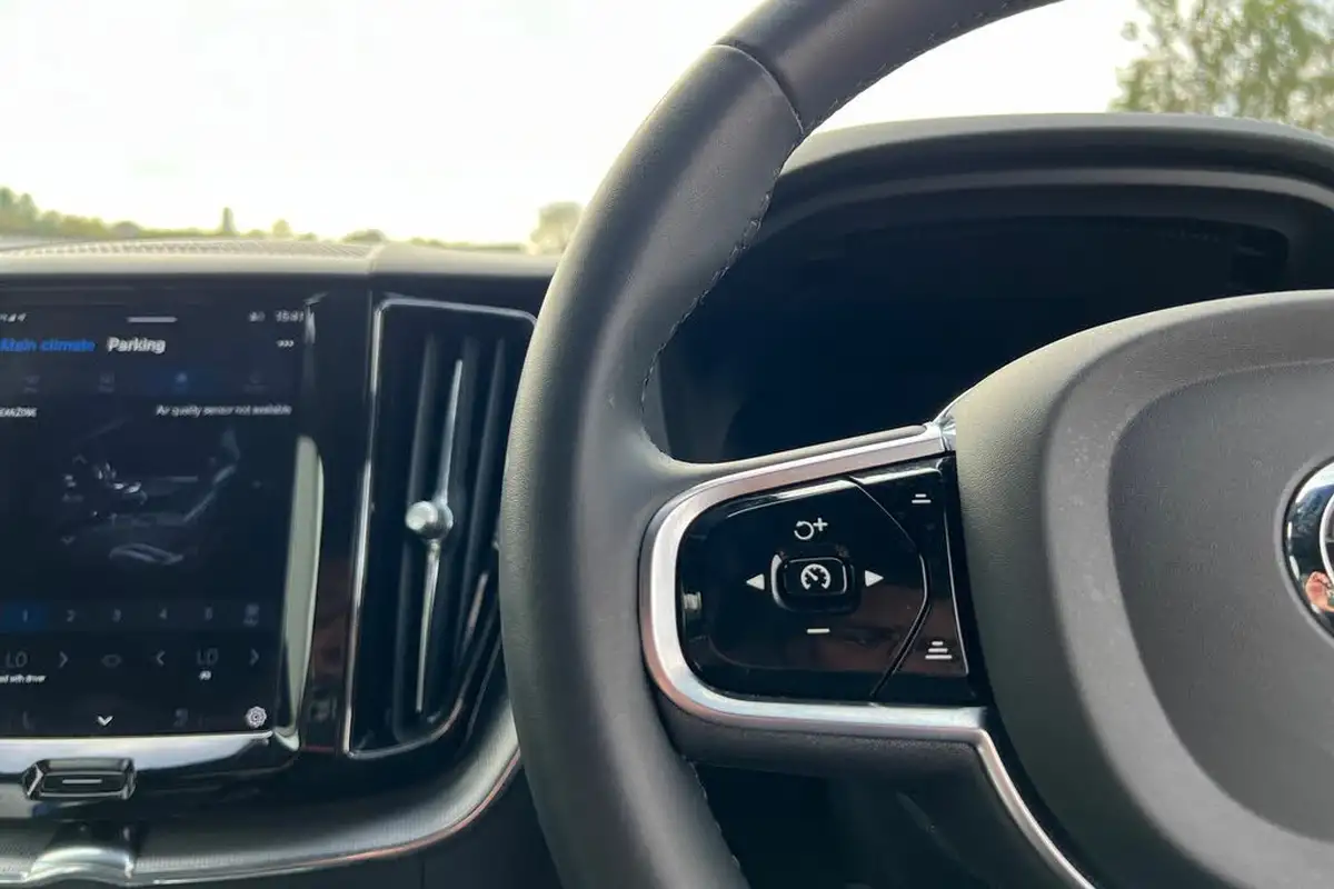 2022-volvo-xc60-20-t8-r-design-pro-455bhp-plug-in-hybrid-big-10