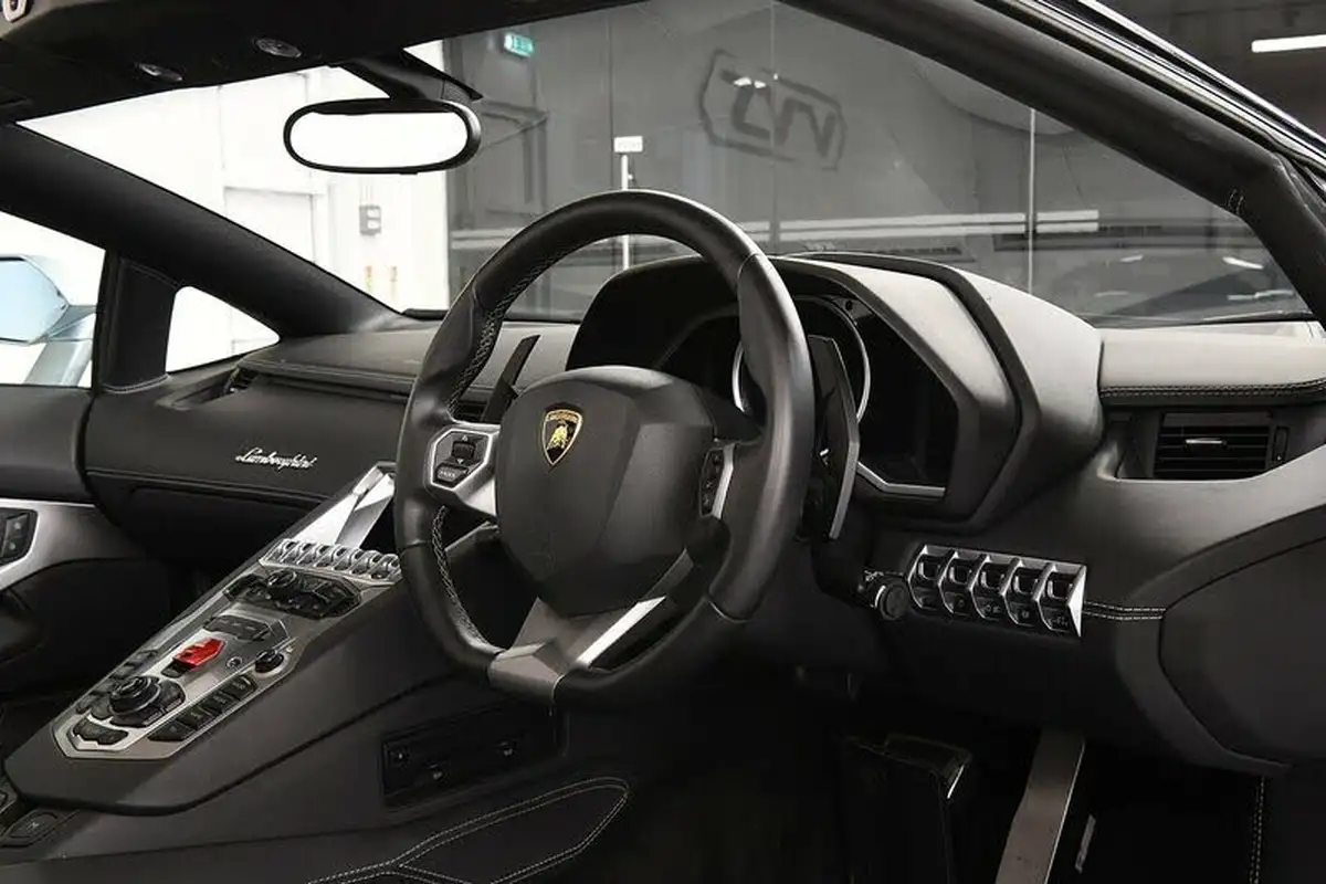2015-lamborghini-aventador-65-lp-700-4-roadster-big-4