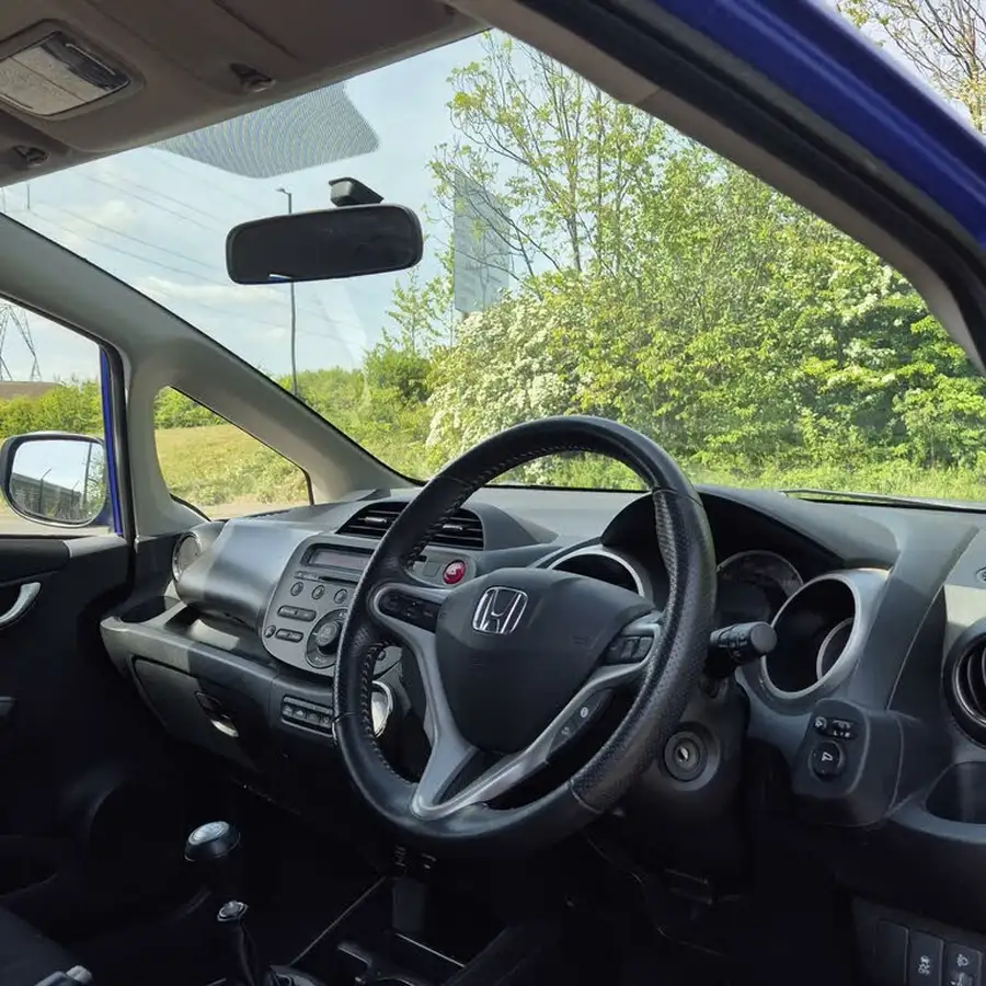 2012-honda-jazz-14-si-big-11