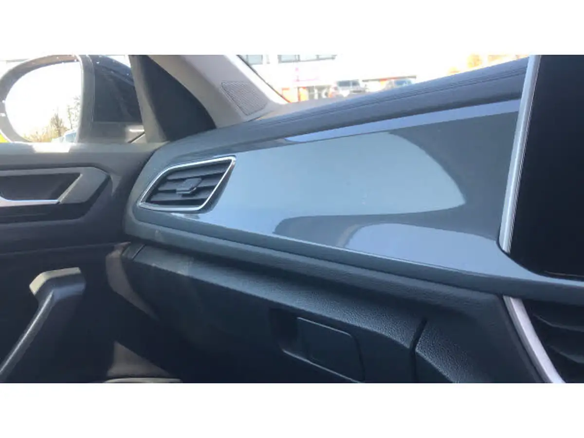 2022-volkswagen-t-roc-10-tsi-style-hatchback-5d-big-23