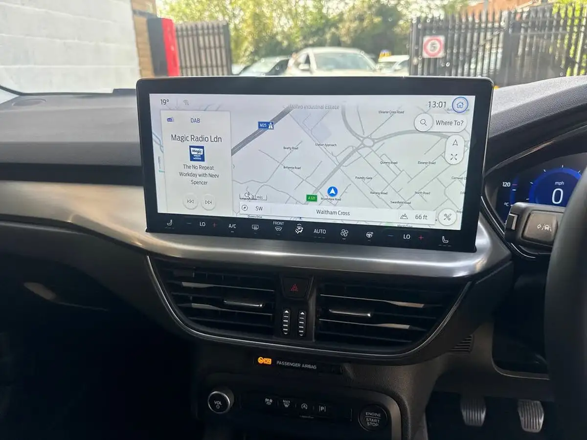 2022-ford-focus-10t-titanium-vignale-155ps-hybrid-mhev-hatchback-big-19