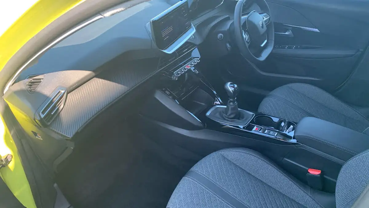 2024-peugeot-208-12-puretech-allure-big-11