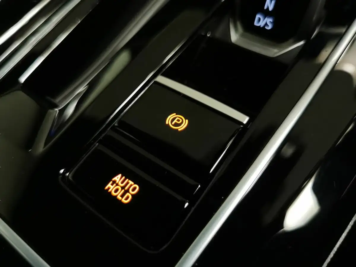 2023-volkswagen-golf-15-etsi-r-line-hatchback-big-23