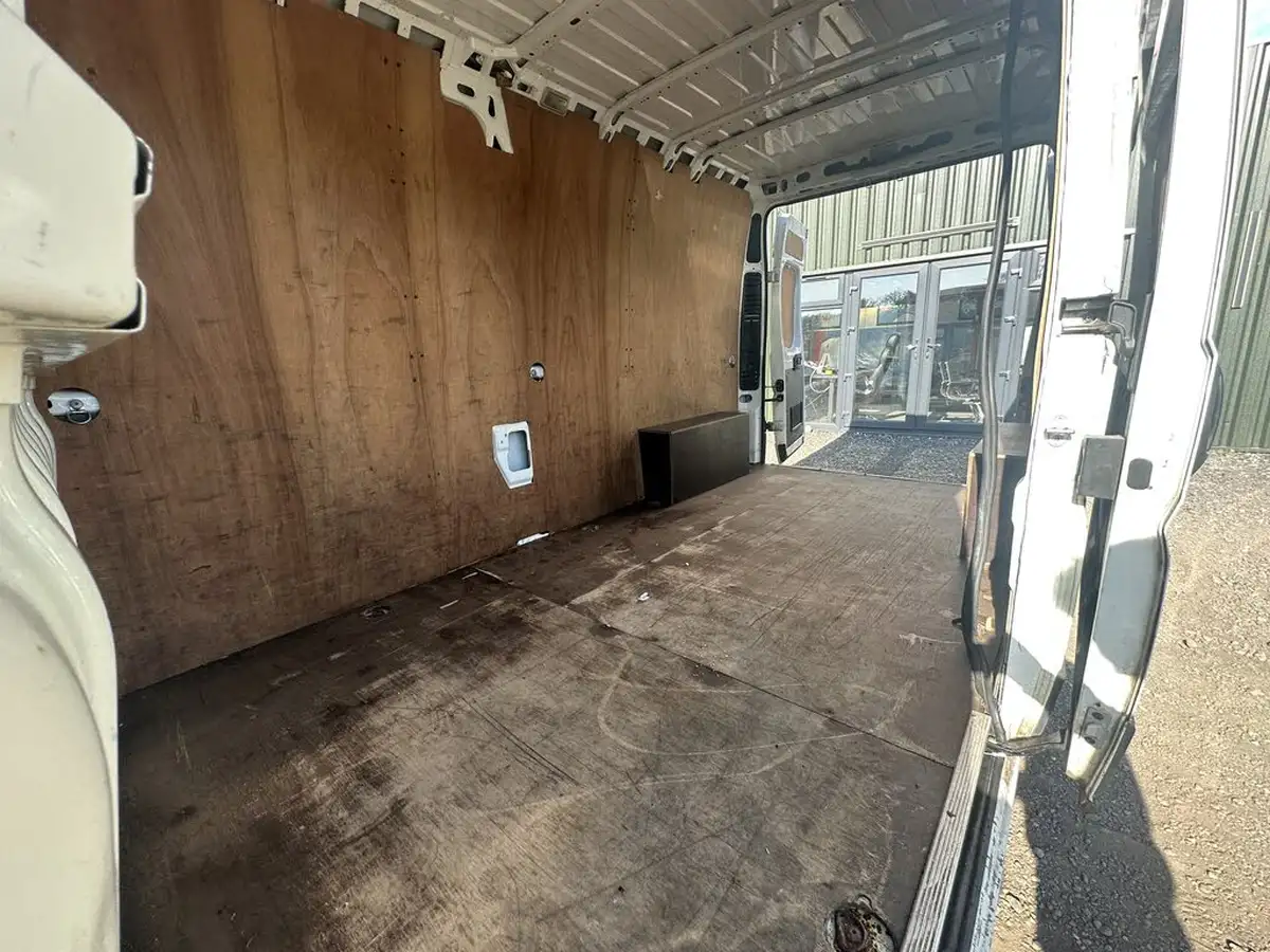 2017-citroen-relay-20bluehdi-35-l3h2-enterprise-130eu6-big-21