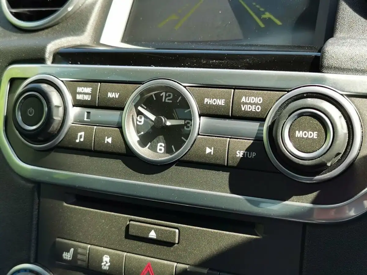 2015-land-rover-discovery-4-30-sd-v6-hse-big-55