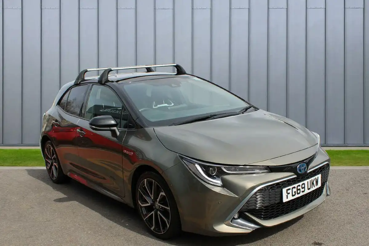 2019-toyota-corolla-18-vvt-i-excel-trk-hatchback-big-0