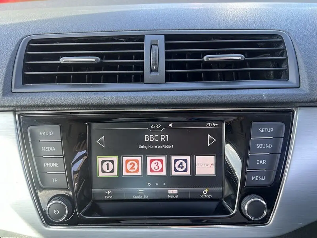 2017-skoda-fabia-10-tsi-redline-big-22