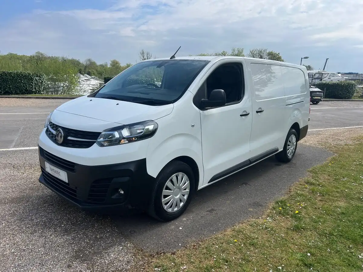 2019-vauxhall-vivaro-15td-2900-l2h1-dynamic-big-0