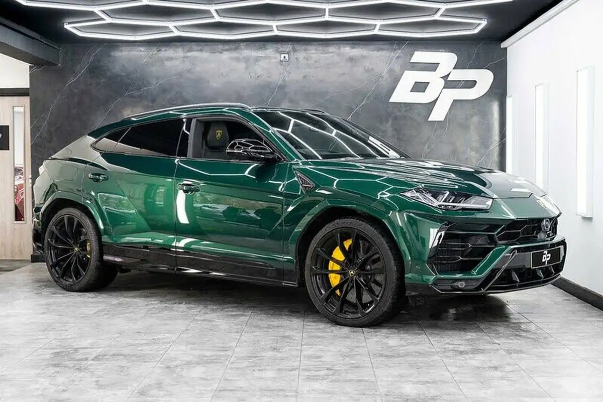 2022-lamborghini-urus-40-no-trim-big-0