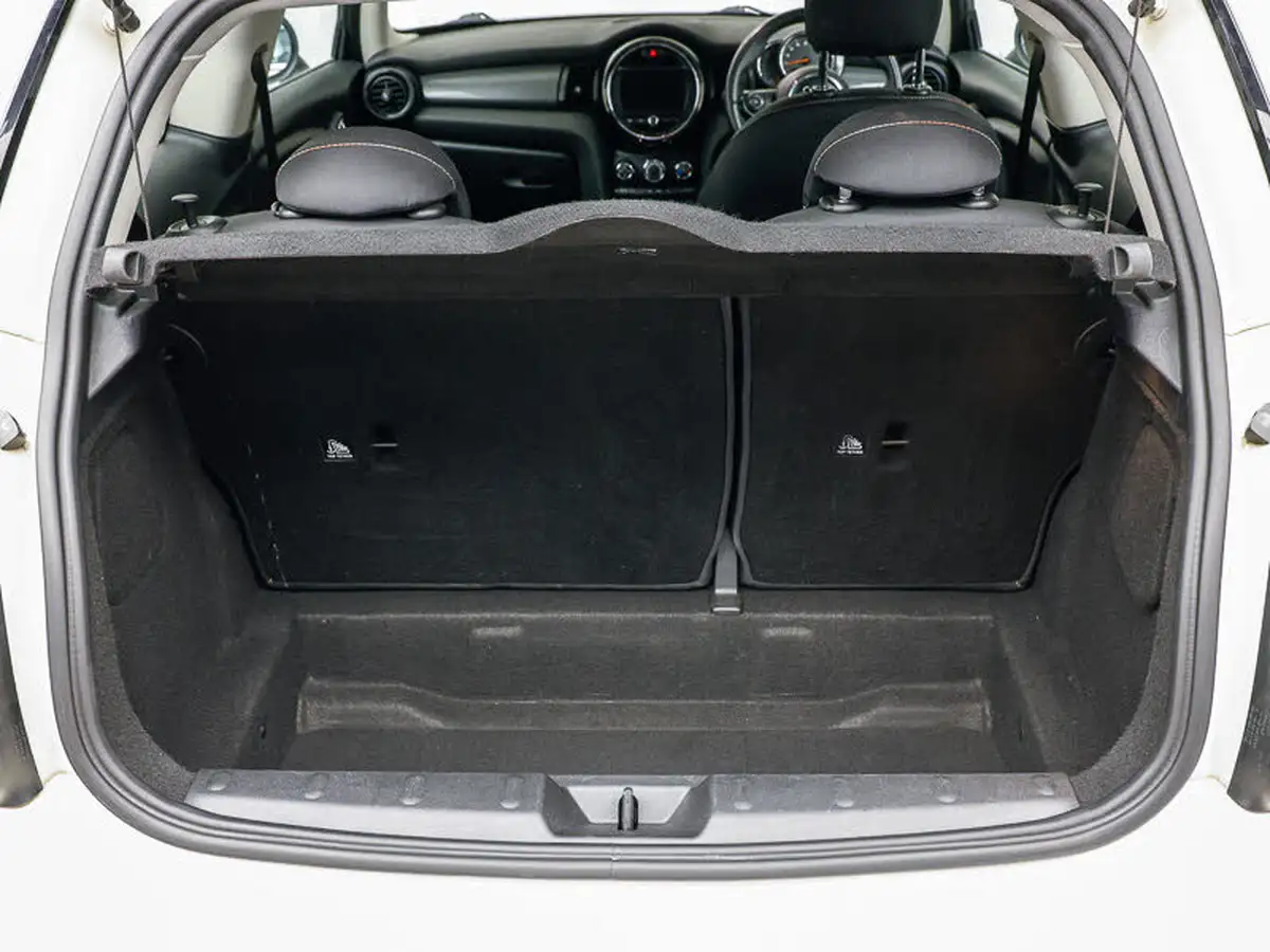 2019-mini-cooper-15-cooper-classic-hatchback-3d-big-7