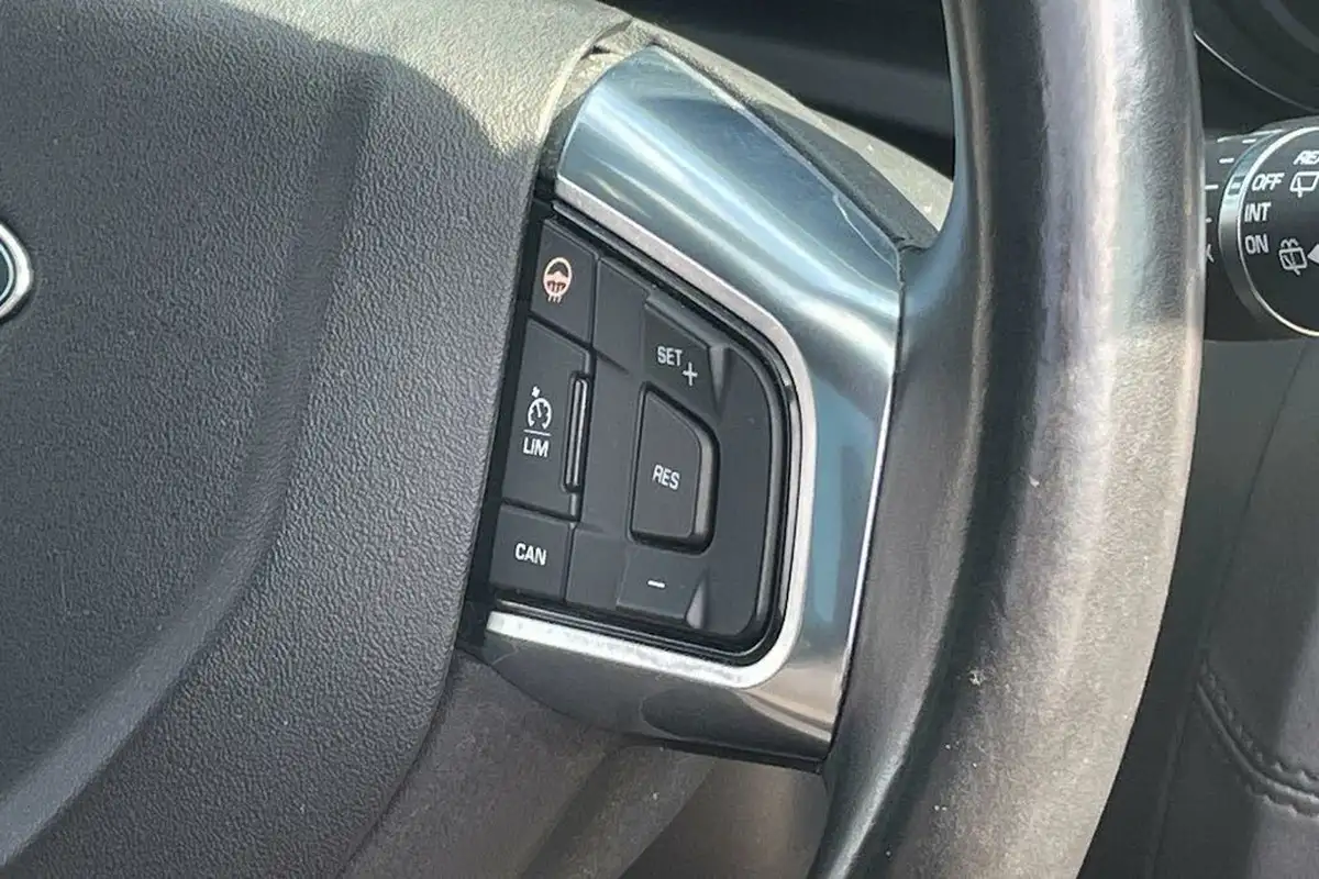 2019-land-rover-discovery-sport-20td4-landmark-big-39