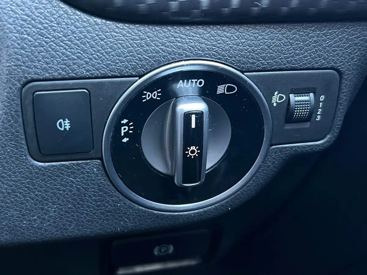 2016-mercedes-benz-a-class-15d-a180d-amg-line-ss-big-43