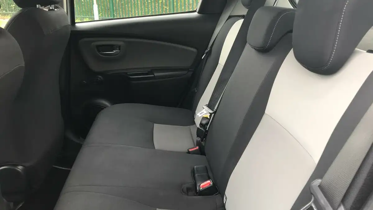 2019-toyota-yaris-15-vvt-i-icon-tech-hybrid-big-12