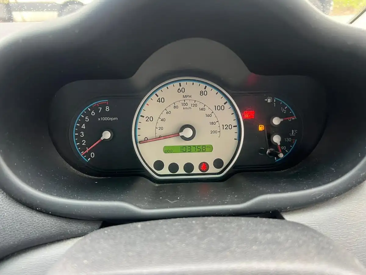 2010-hyundai-i10-12-comfort-76bhp-big-58