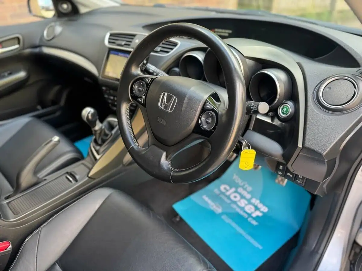 2015-honda-civic-16-i-dtec-sr-honda-connect-with-navi-tourer-big-22