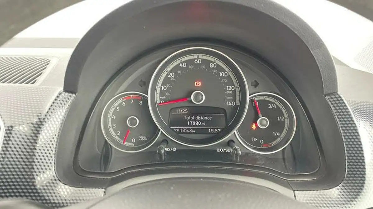 2021-volkswagen-up-10-up-black-edition-60ps-ss-big-22