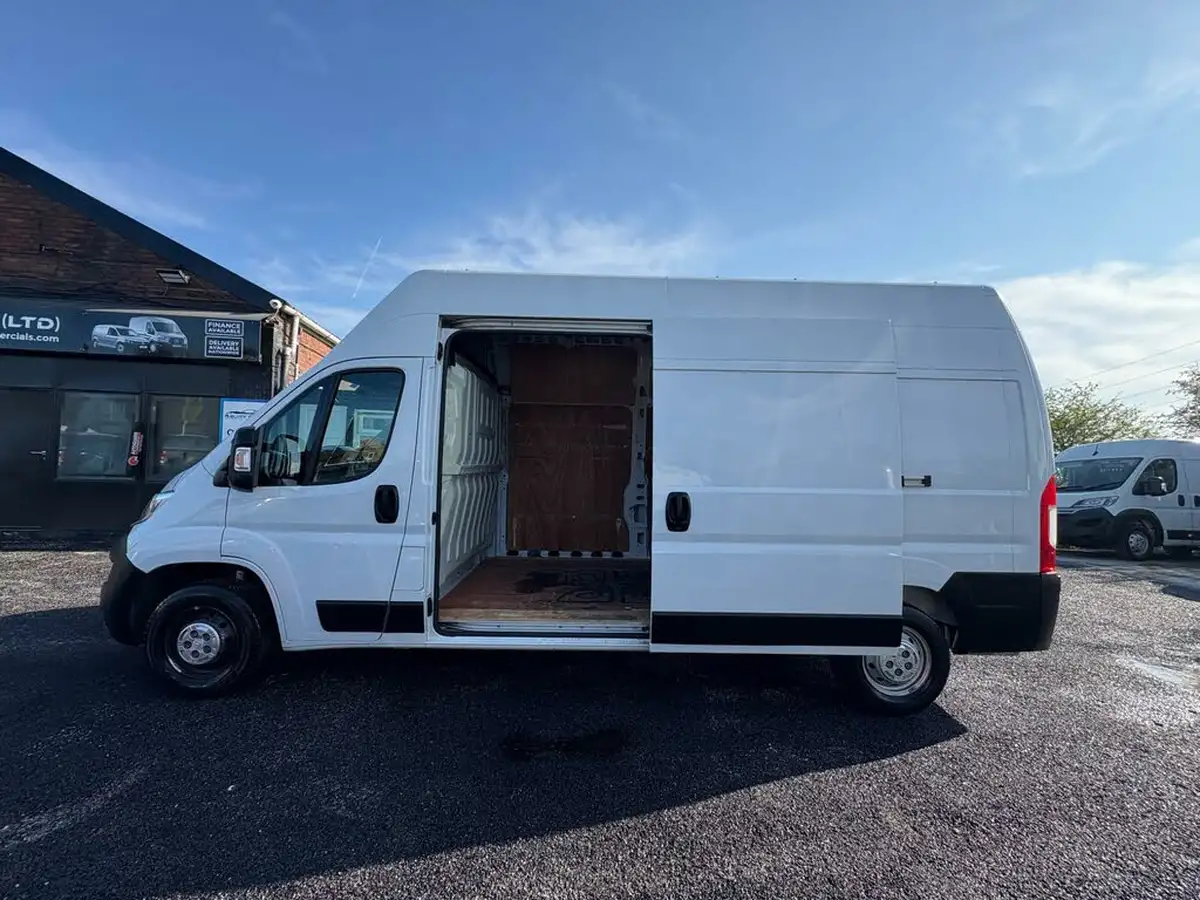 2022-citroen-relay-22bluehdi-35-l3h3-enterprise-big-14