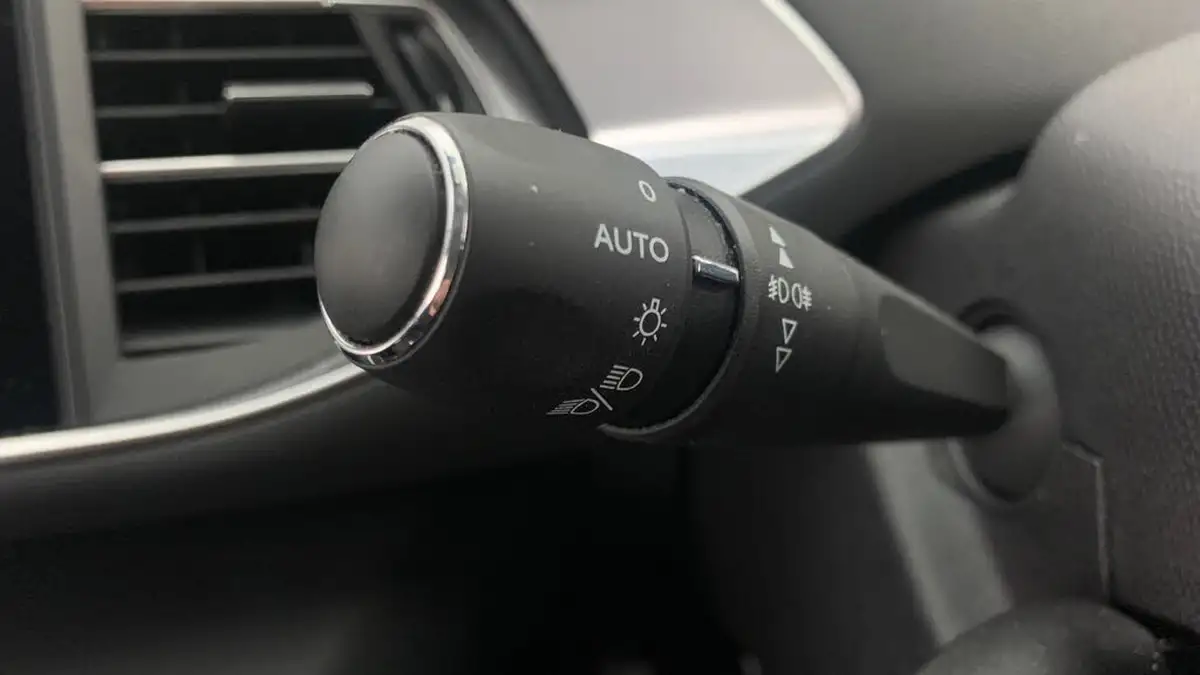 2021-peugeot-308-12-puretech-allure-130bhp-digital-i-cockpit-big-34