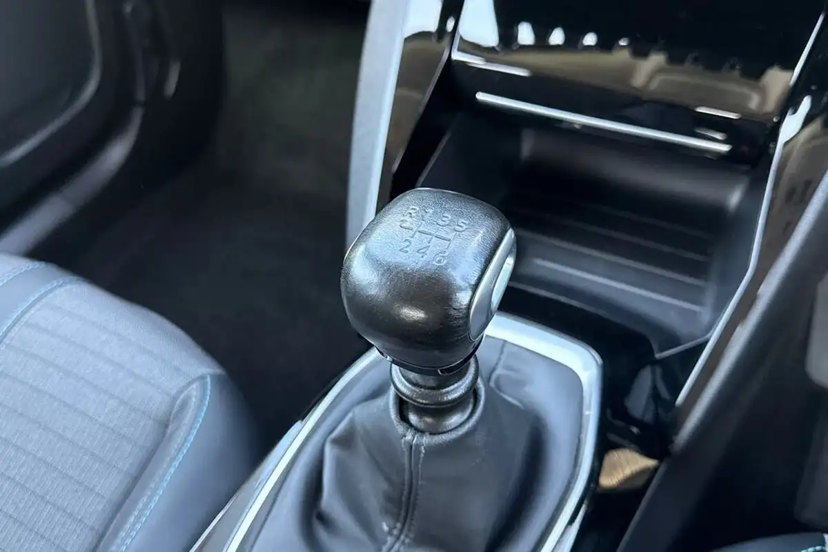 2021-peugeot-2008-suv-12-puretech-allure-130bhp-big-21