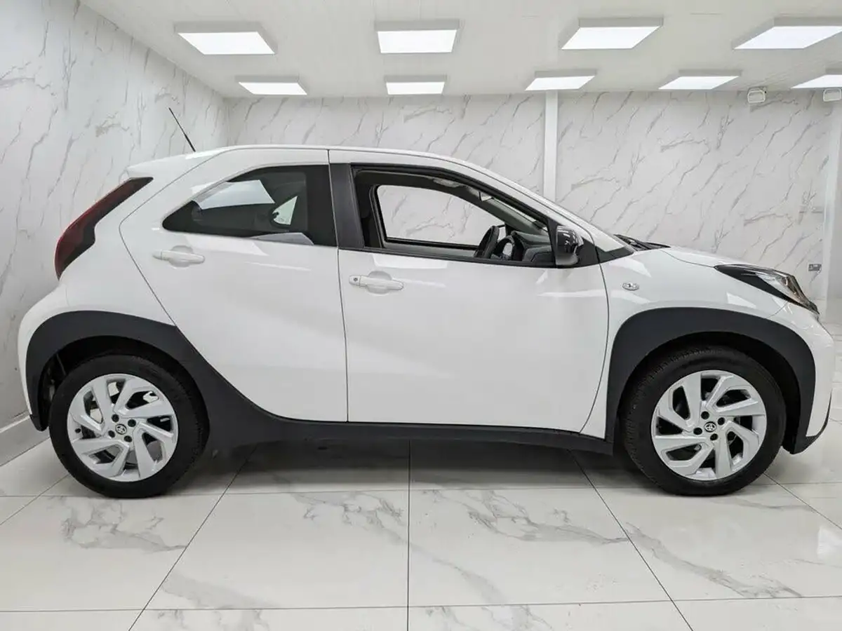 2023-toyota-aygo-x-10-vvt-i-pure-big-11