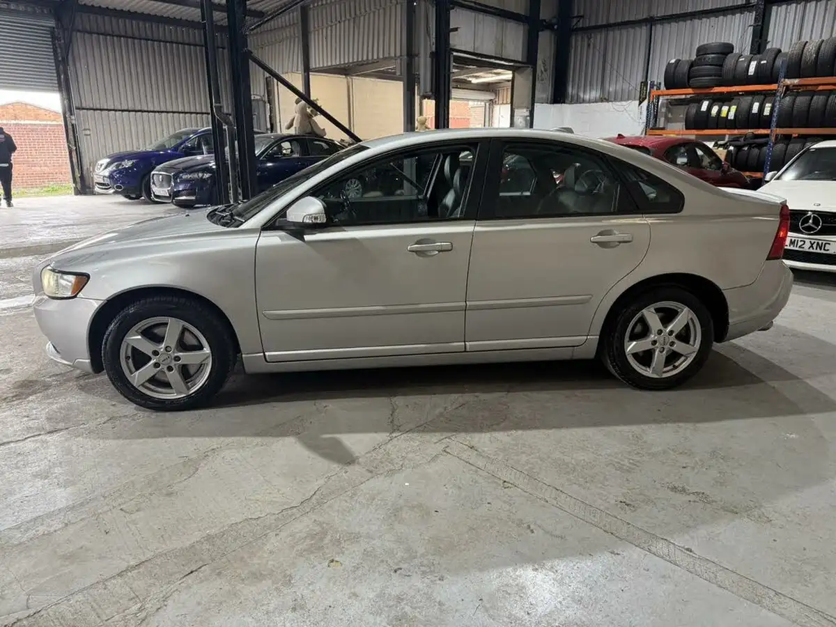 2011-volvo-s40-20td-d3-se-lux-148bhp-big-4