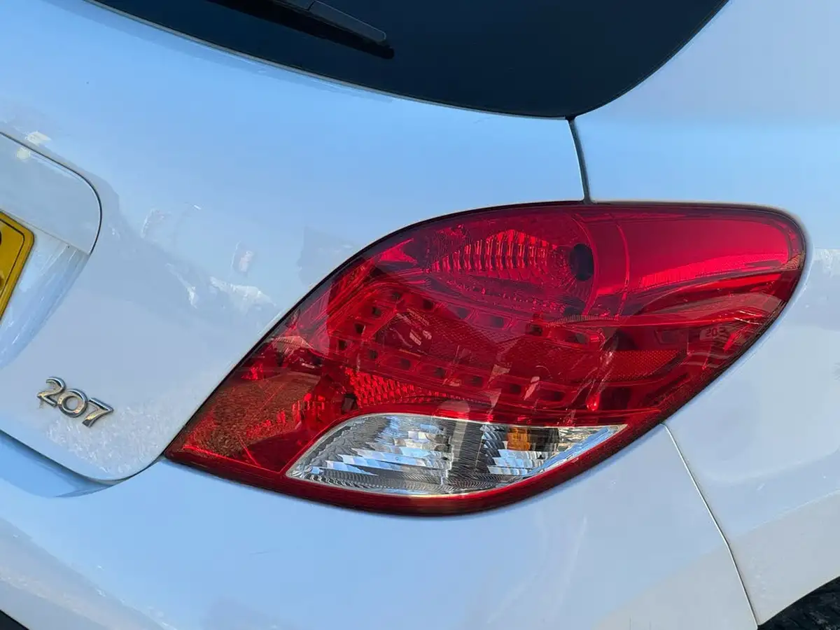 2012-peugeot-207-14-sportium-75-5d-1360cc-big-43