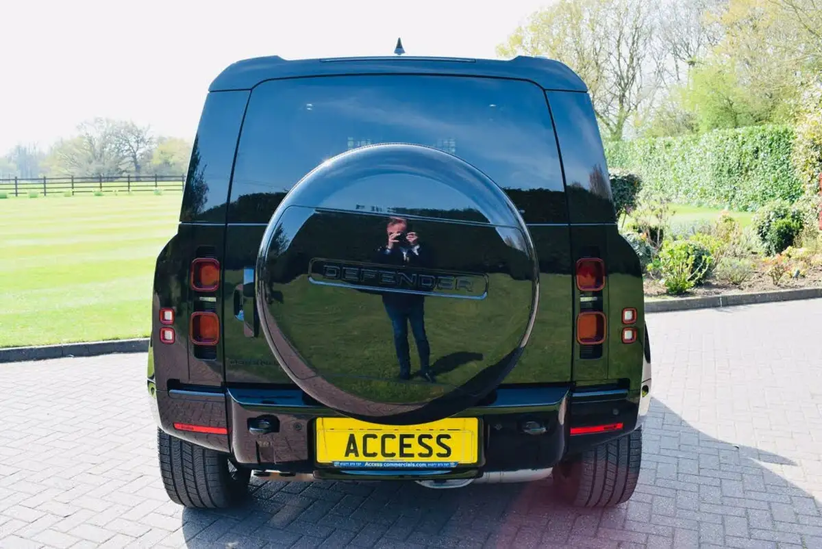 2024-land-rover-90-defender-30-d350-hard-top-x-dynamic-hse-90-big-3