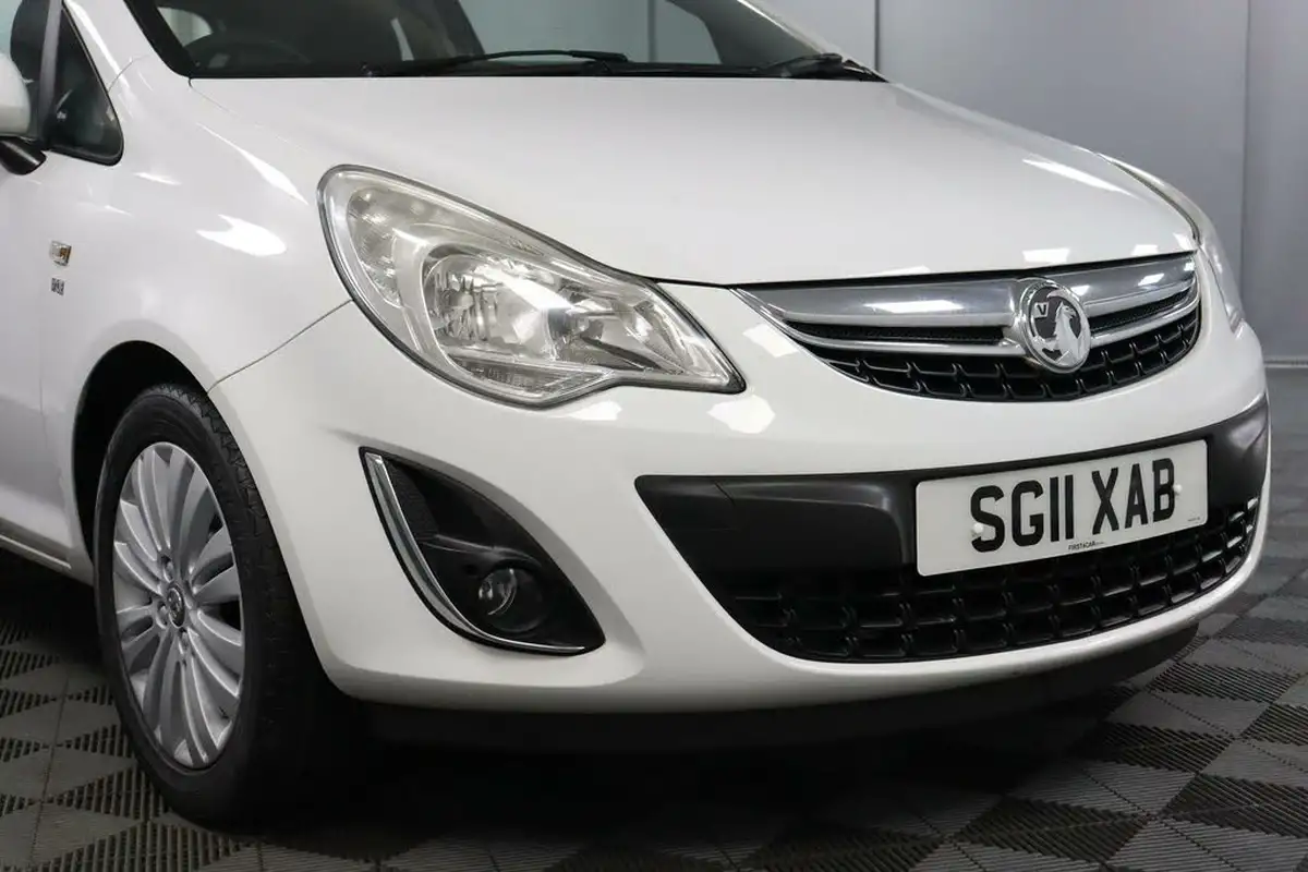 2011-vauxhall-corsa-12-excite-3d-big-23