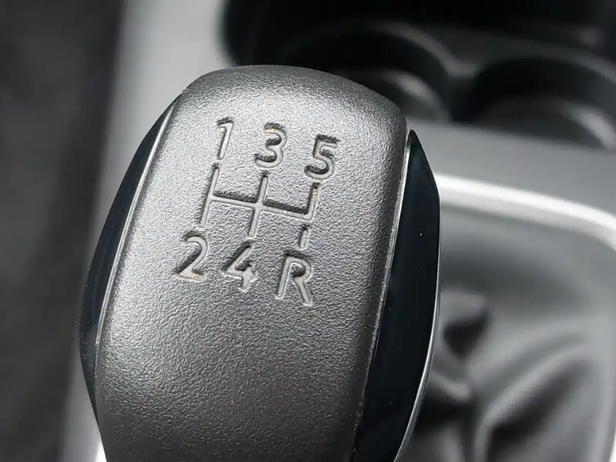 2021-citroen-c3-12-puretech-shine-83ps-big-12