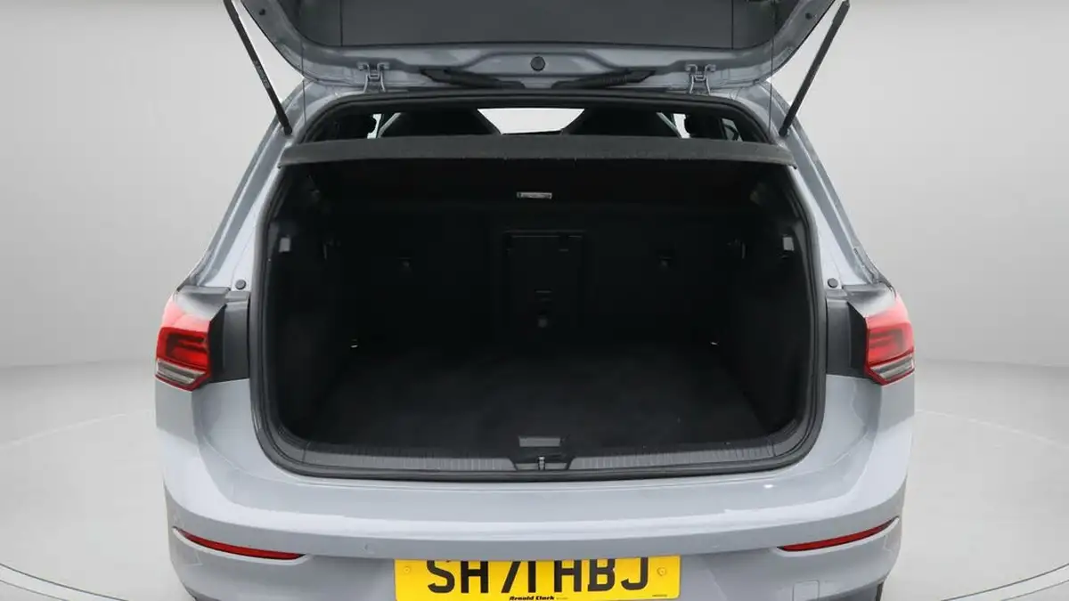 2021-volkswagen-golf-big-28