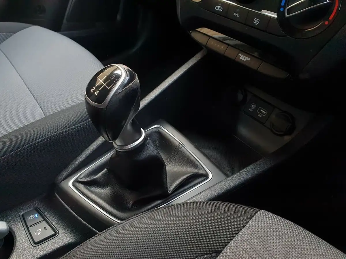 2016-hyundai-i20-10-active-big-18